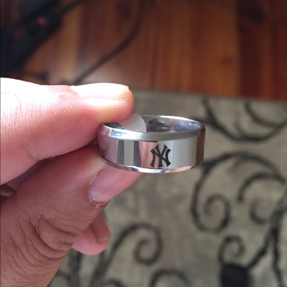 Silver New York Yankees Ring - Picture 4 of 5